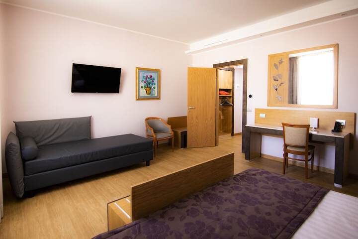 Room 58 of 167