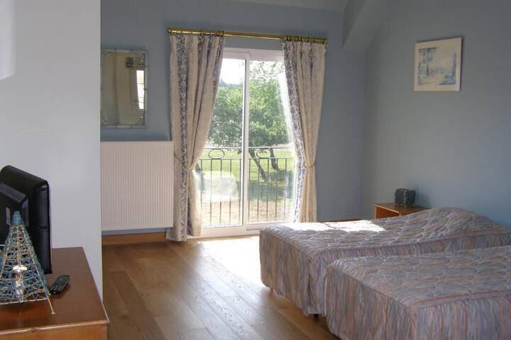 Room 6 of 24