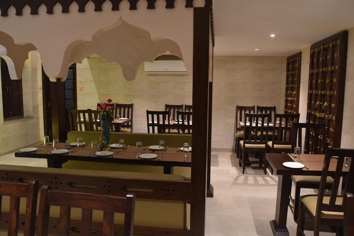 Dining 26 of 36