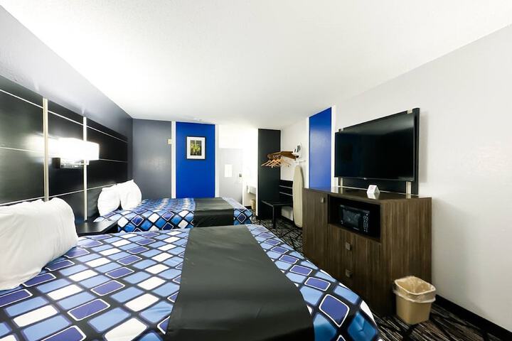 2 Queen Beds (3 of 7)