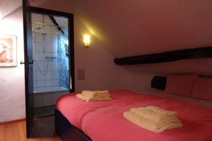 Room 9 of 30