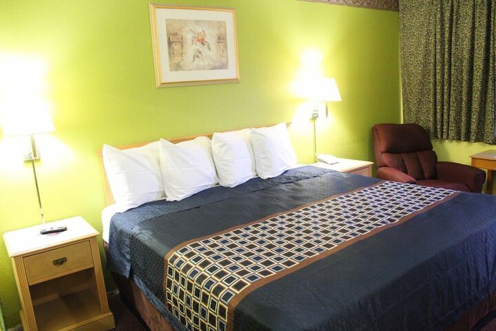 Room 4 of 51