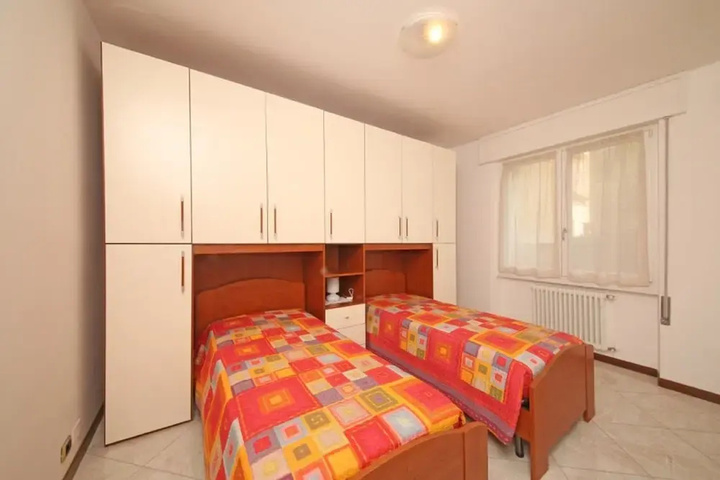 Room 2 of 11