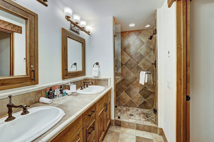 Room 423 of 569