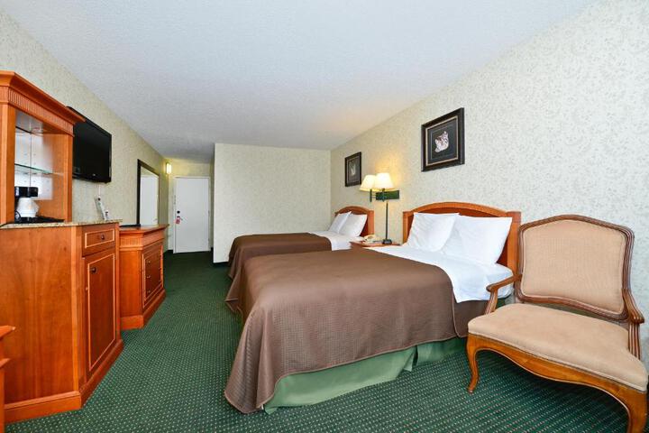 1 King Bed (3 of 5)