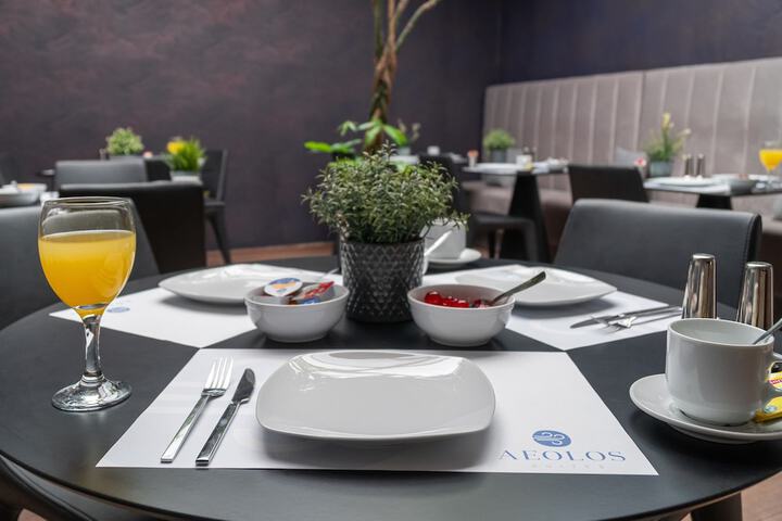Dining 42 of 46