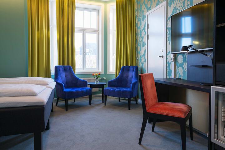 Room 32 of 61
