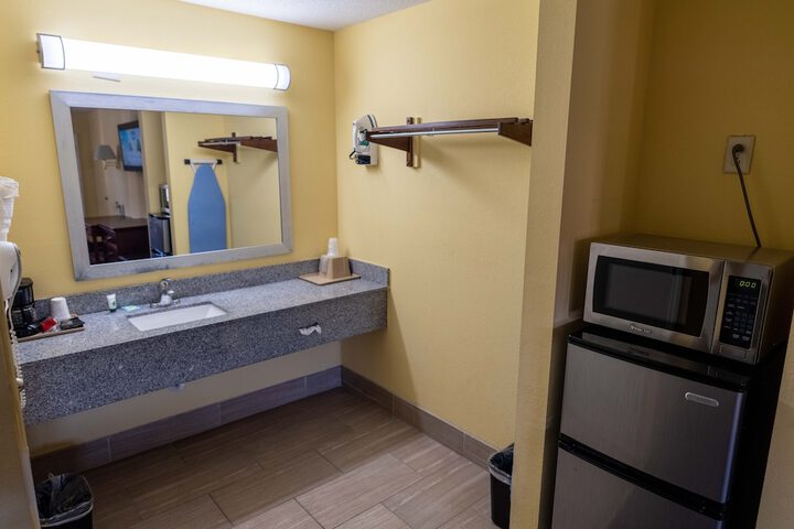 2 Double Beds (9 of 14)