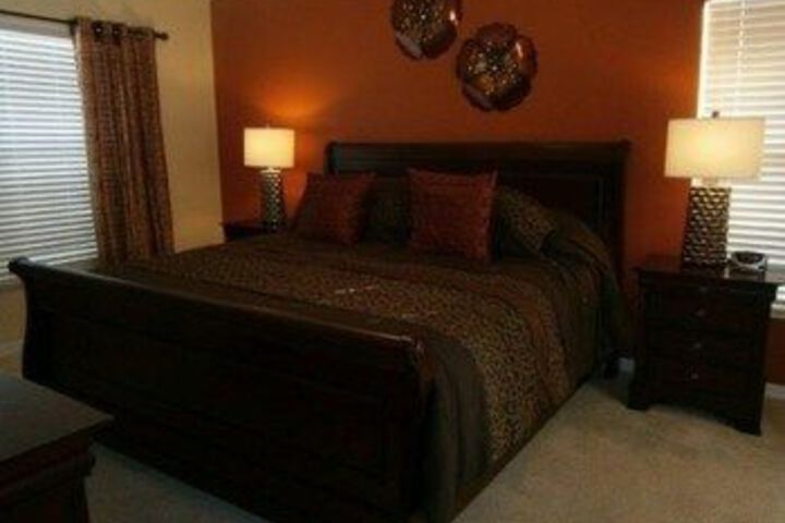Room 6 of 18