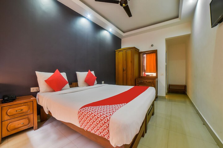 Room 8 of 16