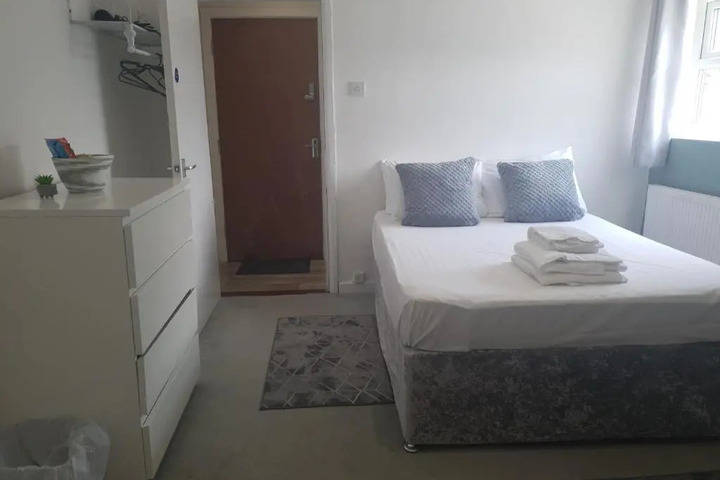 Room 8 of 11