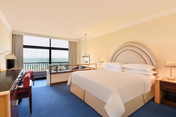 Room 17 of 220