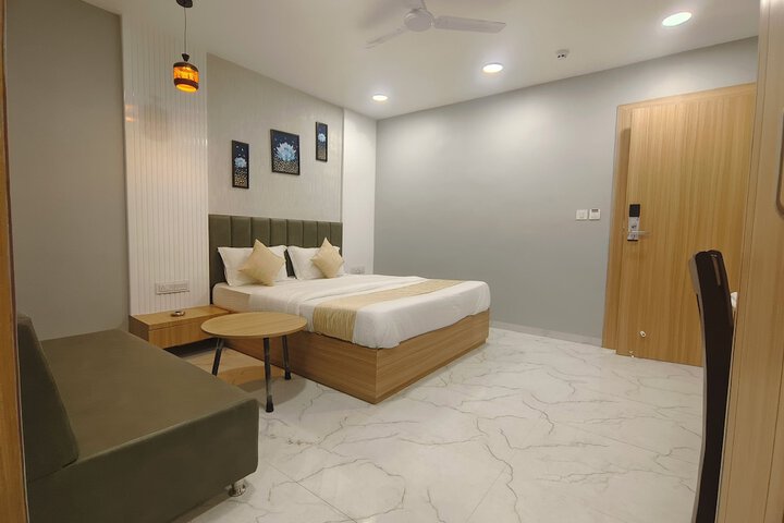 Room 8 of 17