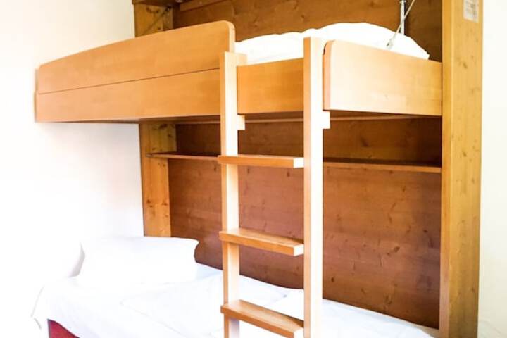 Room 33 of 64