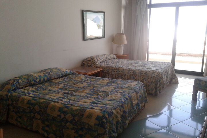 Room 14 of 66