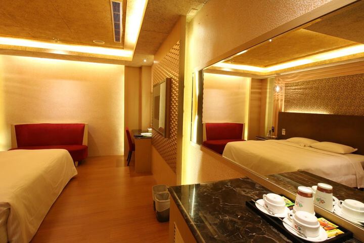 Room 15 of 51