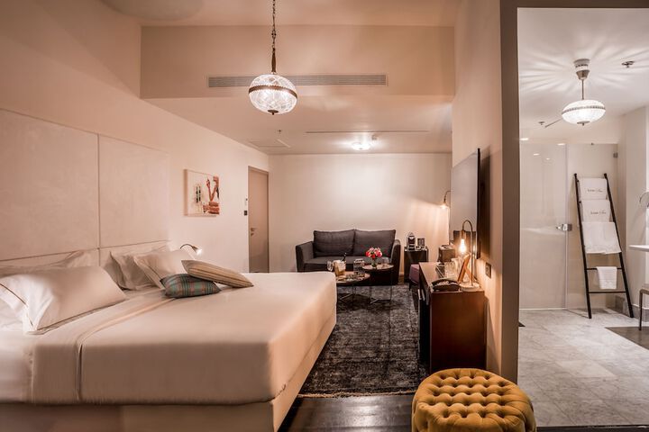 Room 18 of 85