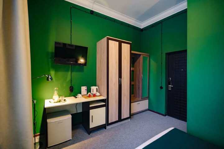 Room 51 of 94
