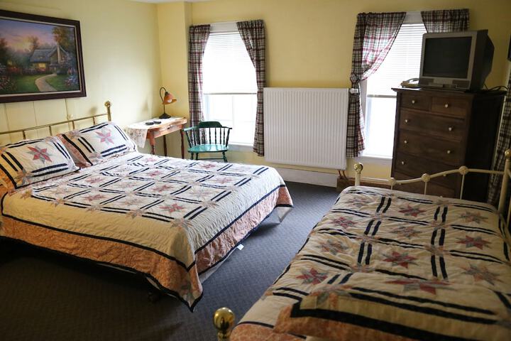 Room 37 of 165