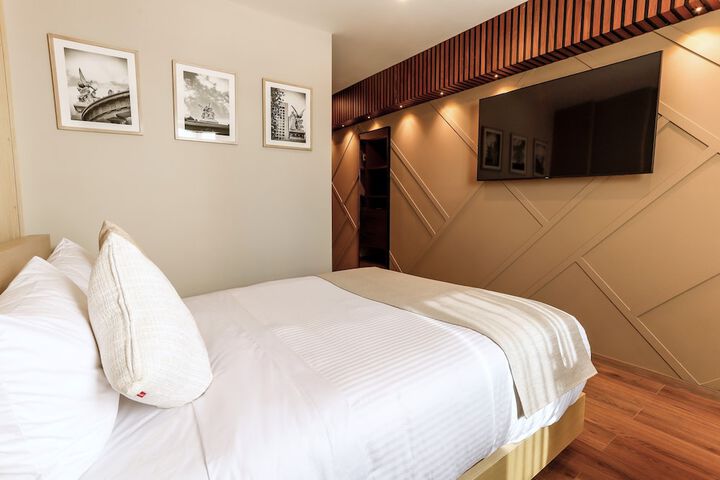 Room 10 of 13