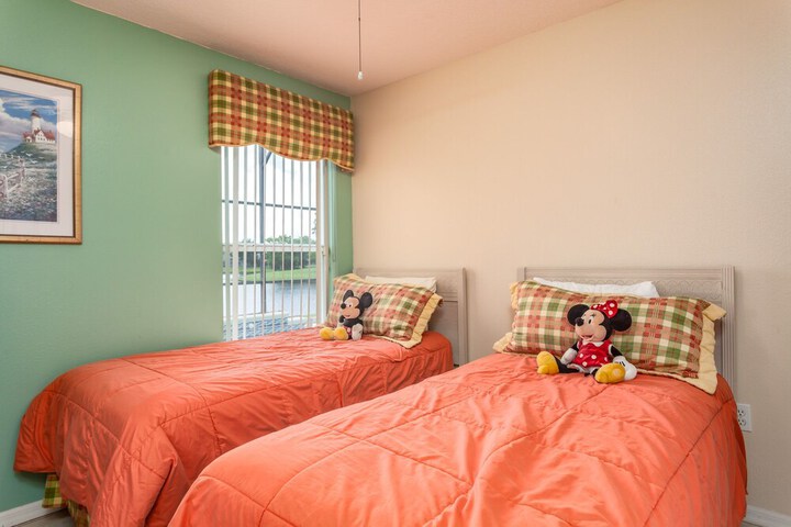 Room 6 of 27