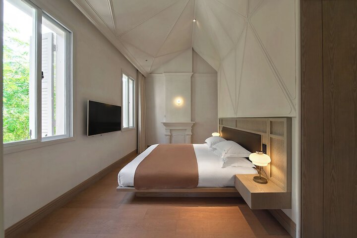 Room 9 of 85