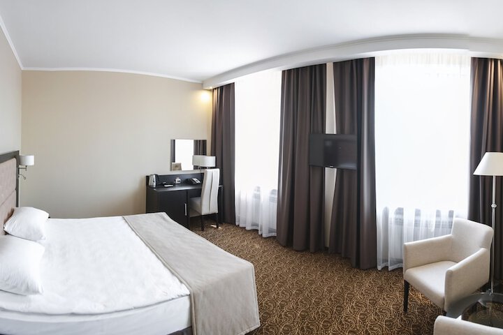 Room 9 of 49