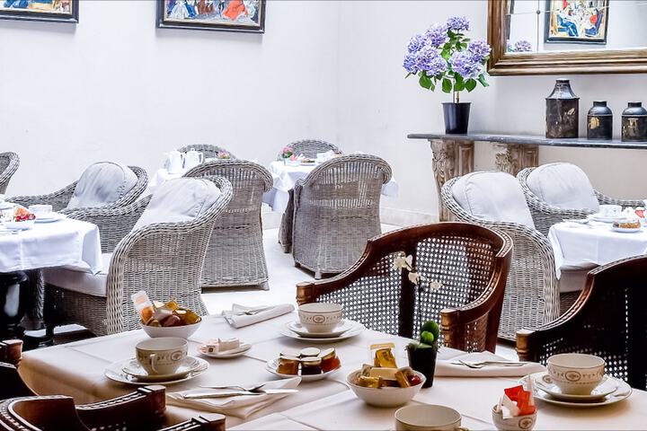 Breakfast area