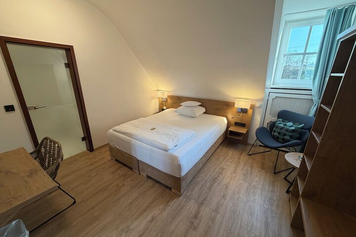 Room 7 of 57