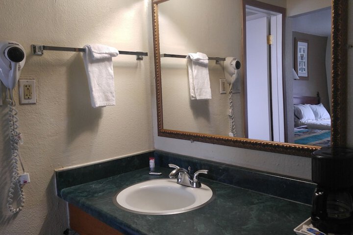 Bathroom sink
