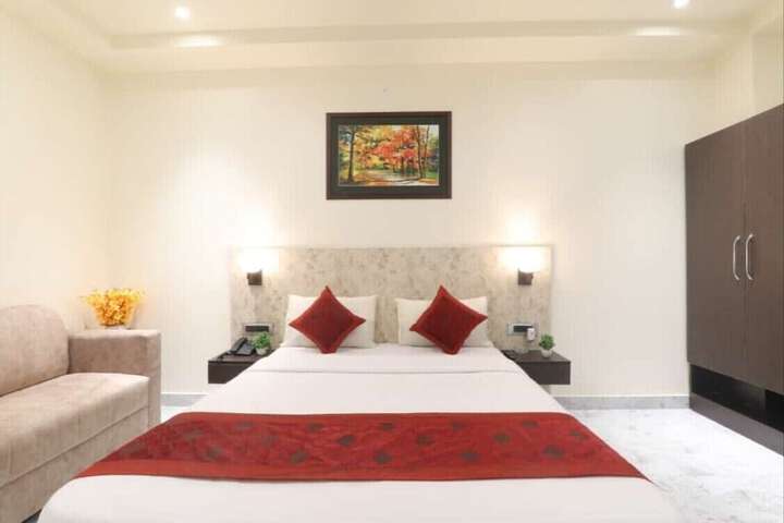 Room 5 of 17