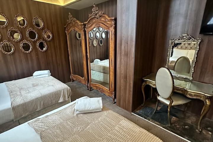 Room 30 of 171