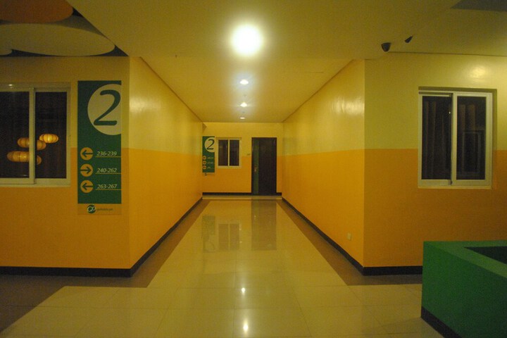 Ballroom/Hall 92 of 108