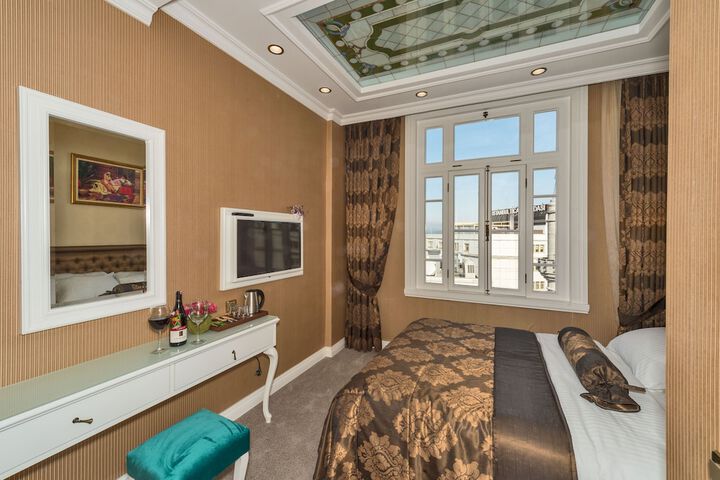 Room 15 of 87