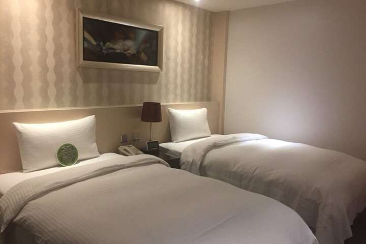Room 14 of 42