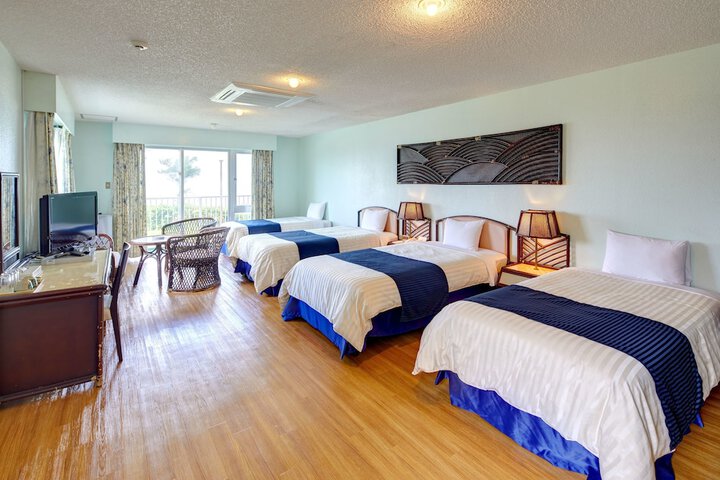 Room 8 of 118