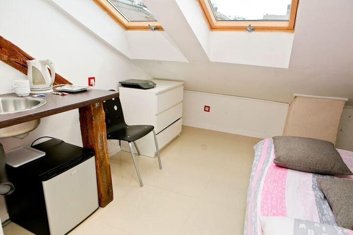 Room 12 of 49