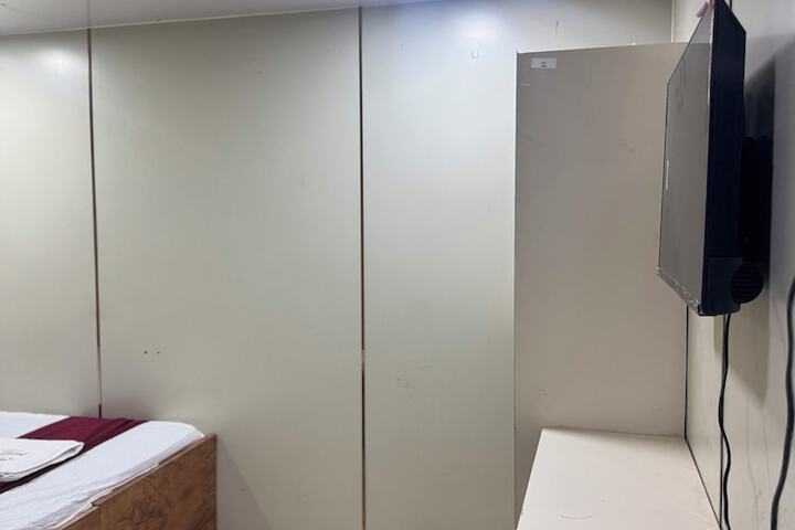 Room 4 of 6