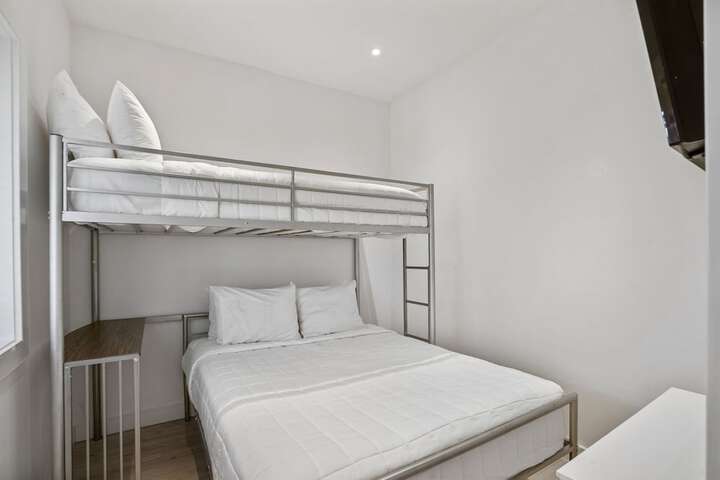 Room 34 of 181