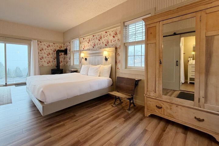 Room 79 of 331