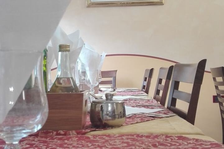 Dining 11 of 36