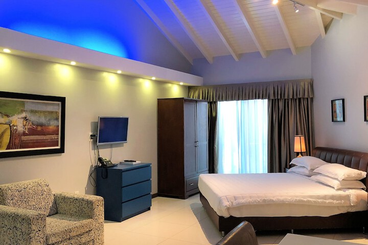 Room 9 of 68