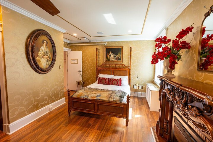 Room 28 of 76