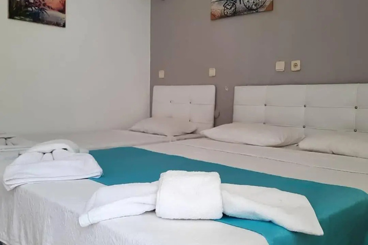 Room 4 of 16