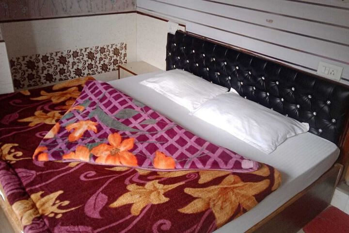 Room 9 of 13