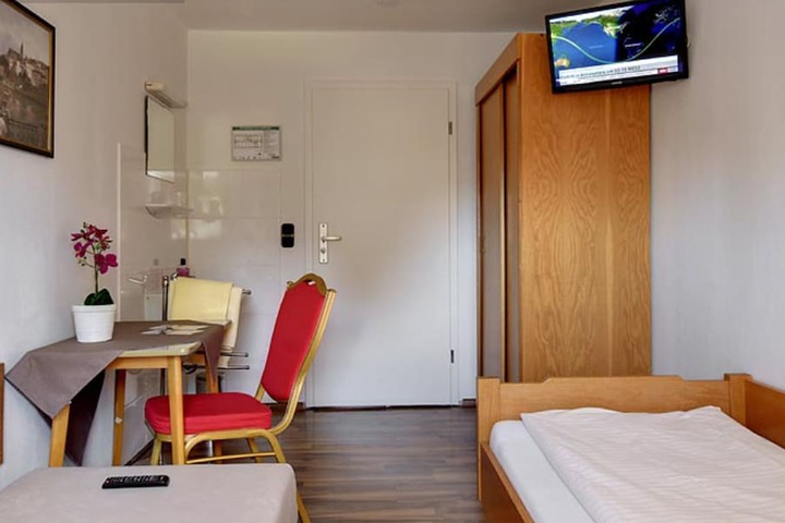 Room 10 of 62