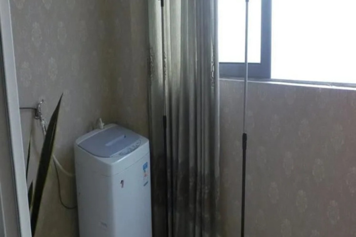 Room 9 of 13