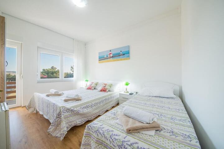 Room 2 of 10