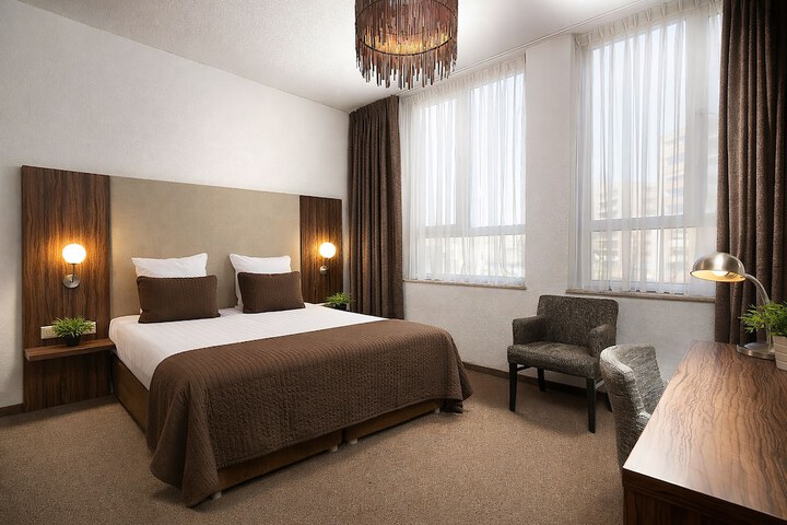 Room 13 of 27