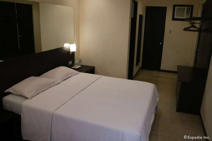 Room 9 of 28